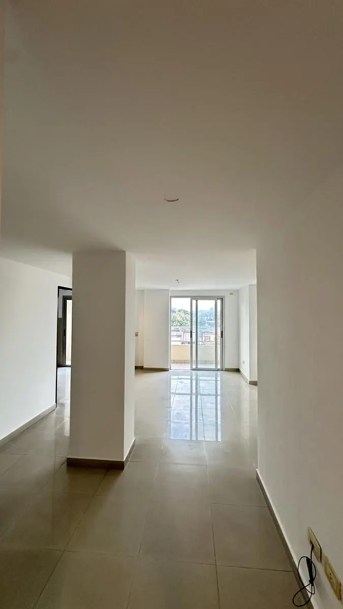 Departamento con balcón corrido y vista al cerro — foto 1 de 19