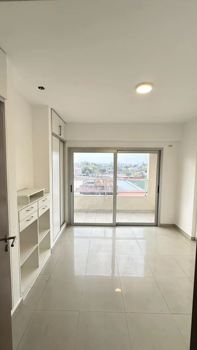 Departamento con balcón corrido y vista al cerro — foto 15 de 19