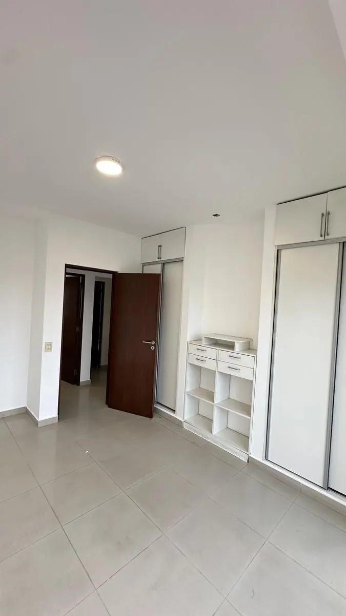 Departamento con balcón corrido y vista al cerro — foto 16 de 19