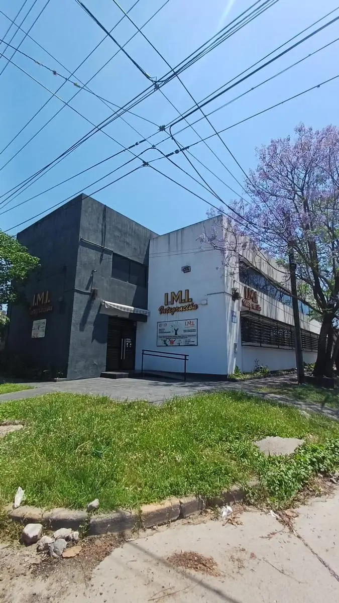 Edificio institucional de esquina, San Miguel de Tucumán